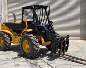 Located in: Chattanooga, TN
Yr 2005
MFG JCB
Model 520
4,400 Lb Telehandler
VIN: JCB52050H61049841
PIN: 1049841
Hours: 3,578
Diesel Motor
All-Wheel Steering
**Sold as is Where is**
Runs And Operates
