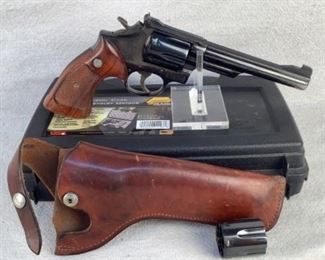 Serial - K778673
Mfg - Smith & Wesson 19-2
Model - Revolver S.&W..357 Magnum
Barrel - 6"
Capacity - 6
Type - Revolver, Double Action
Located in Chattanooga, TN
Condition - 3 - Light Wear
This lot contains a very nice Smith & Wesson model 19-2 revolver chambered in S.&W..357 Magnum. Has some holster/carry wear on the front of the barrel but other than that it is NICE! Comes with leather holster and extra cylinder.