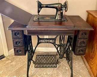 1919 Singer Sewing machine