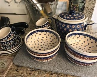 Boleslawiec soup pot with lid, 4 soup dishes and 4 cups and saucers