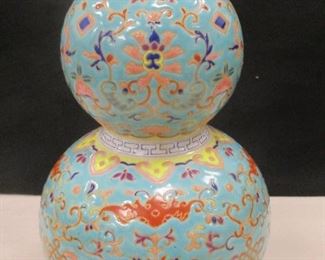 A CHINESE DOUBLE GOURD PORCELAIN VASE