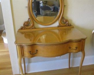 SMALL MAPLE VANITY