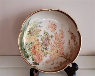 Satsuma scalloped edge cabinet bowl