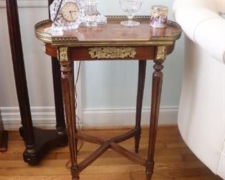 Beautiful  French Louis XV-XVI transitional oval side table with elaborate marquetry decorative  design with pierced bronze gallery