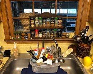 spice rack, spices, utensil holder, lemon holder, timer, olive oil