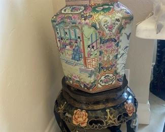 Many vintage chinese pieces