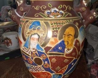 Antique Japanese vase. 8/7 in 80.00