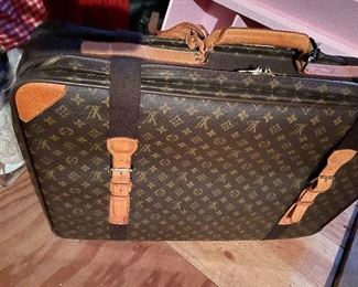 Louis Vuitton suitcase like new
