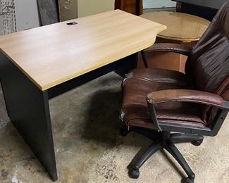 Multiple Desks To Choose From 