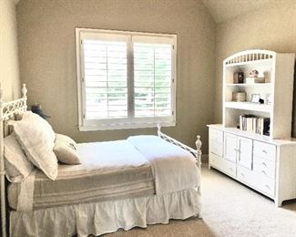 Very nice white painted bedroom set