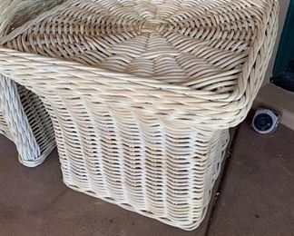 Natural Rattan Patio End Table Single 	22x26x26
