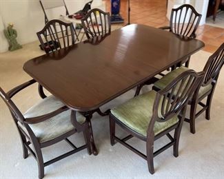 Ethan Allen Table & 6 Chairs	29x42x66-84-102
