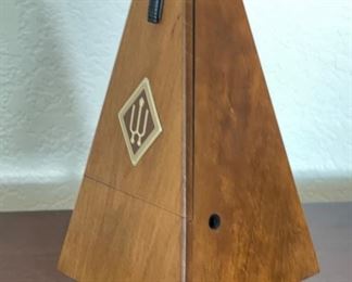 Wittner Maelzel Metronome	9x4.5x4.5in
