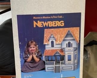 Dura-Craft Newberg Victorian Dollhouse Kit	Box: 37x13x2in
