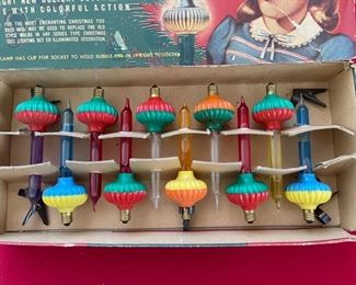VINTAGE 1950'S SET OF 10 NOMA BUBBLE LITES CHRISTMAS TREE LIGHTS WITH BOX	N/A
