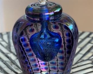 Tom Philabaum Reptilian Art Glass Perfume bottle Art Glass Perfume Bottle	5x2.5x2.25in
