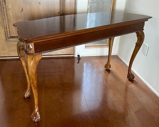 Universal furniture Queen Anne Entryway Table	28 x 52 x 18
