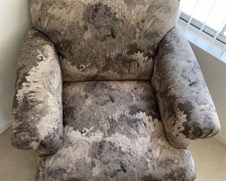 Contemporary Upholstered Chair #2	33x34x32in
