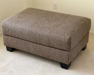Contemporary Upholstered ottoman	18x27x40in

