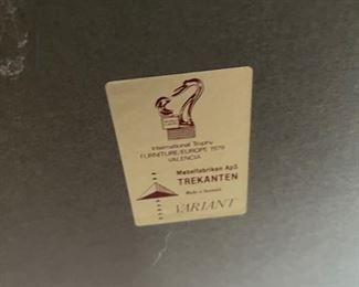 Iron & glass breakfast table with 6 chairs	Table: 59.5in diameter  
