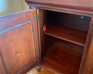 Ethan Allen British Classics Buffet Sideboard Maple #29-6426 #260 Cinnabar	40.5x63.5x19in  
