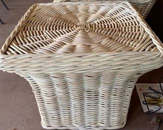 Natural Rattan Patio End Table Single 	22x26x26
