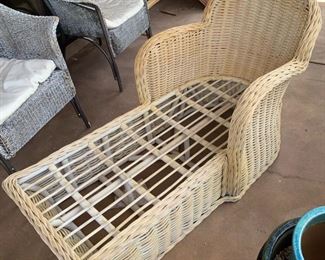 Natural Rattan Patio Lounger Chair Frame	31x27x62
