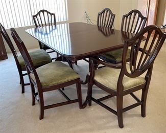 Ethan Allen Table & 6 Chairs	29x42x66-84-102
