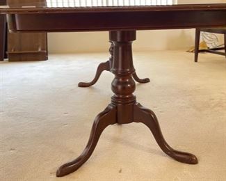 Ethan Allen Table & 6 Chairs	29x42x66-84-102
