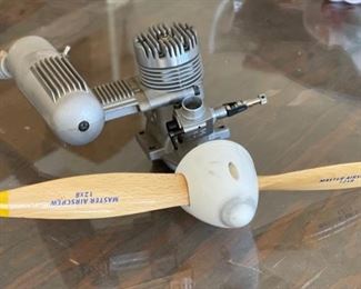 OS Max FP 60 Airplane Engine Motor w/ Master Airscrew 12x8 Propeller	Motor: 4.5x6x6in
