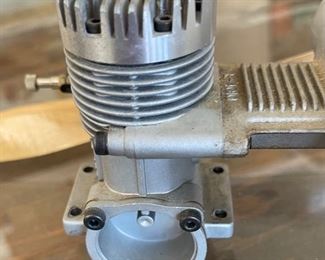 OS Max FP 60 Airplane Engine Motor w/ Master Airscrew 12x8 Propeller	Motor: 4.5x6x6in
