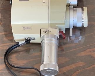 Minolta Zoom 8 8mm Chrome & Cream Film Camera in Case	Case: 9x9x3in
