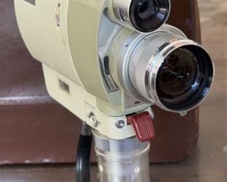 Minolta Zoom 8 8mm Chrome & Cream Film Camera in Case	Case: 9x9x3in
