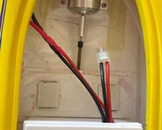 Tower Hobbies Turbo Vee II RC Boat w/ Controller	
