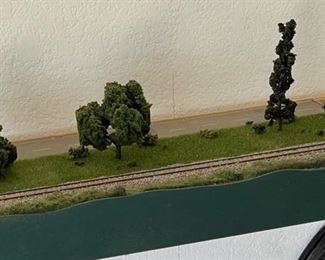 N-scale Train Display Board	8x12x78in
