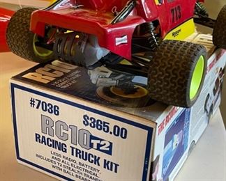 Vintage Team Associated RC10T2 RC Racing truck	
