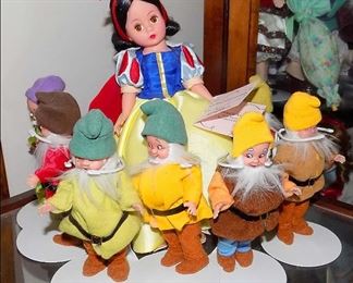 Madame Alexander Snow White and the Seven Dwarves