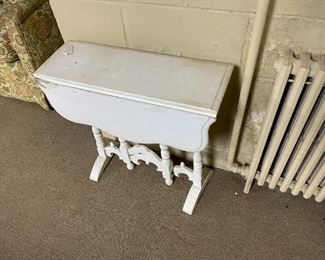 . . . a nice drop leaf table in shabby chic style