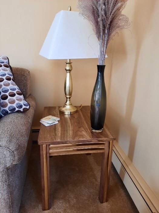 ...end table and nice lamp...