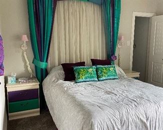 Complete queen bedroom set. 