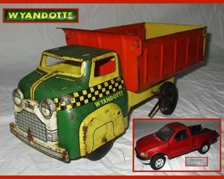 Wyandotte Vintage Truck and Maisto Pick Up Truck 
