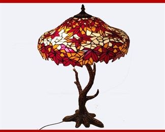 Very Attractive Tiffany Style Lamp