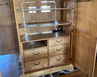 LEXINGTON ENTERTAINMENT CENTER Interior 