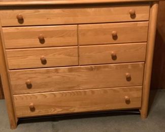 Pennpals Chest of Drawers