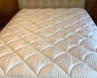 Sleep number Classic Series Queen Bed