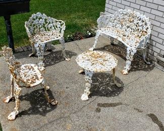 VINTAGE HEAVY CAST IRON VICTORIAN STYLE PATIO SET: 4 Piece matching set with Grape Leaves and Grapes. GREAT REFINISH PROJECT! 
