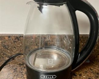 CLEARANCE !  $5.00 NOW, WAS $16.00................Bella Electric Glass Kettle (R147)