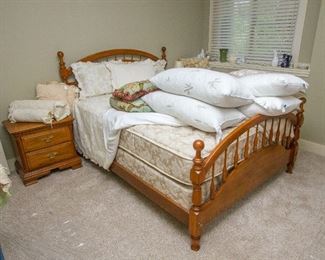 Queen Bed & Bedding
