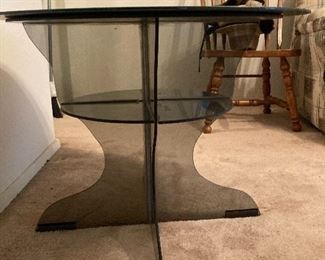 Pedestal base of glass coffee table