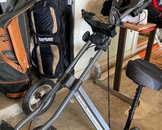 Golf caddy with seat